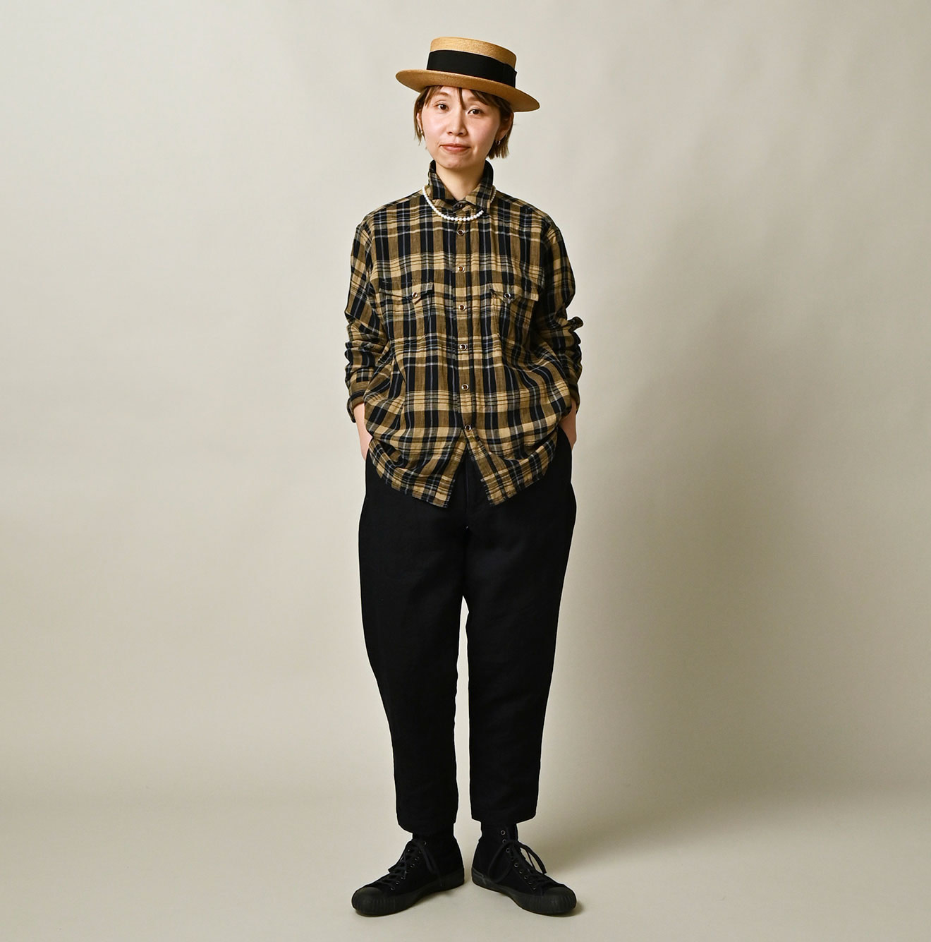 Indigo Linen Herringbone 908 Joppan Female Model