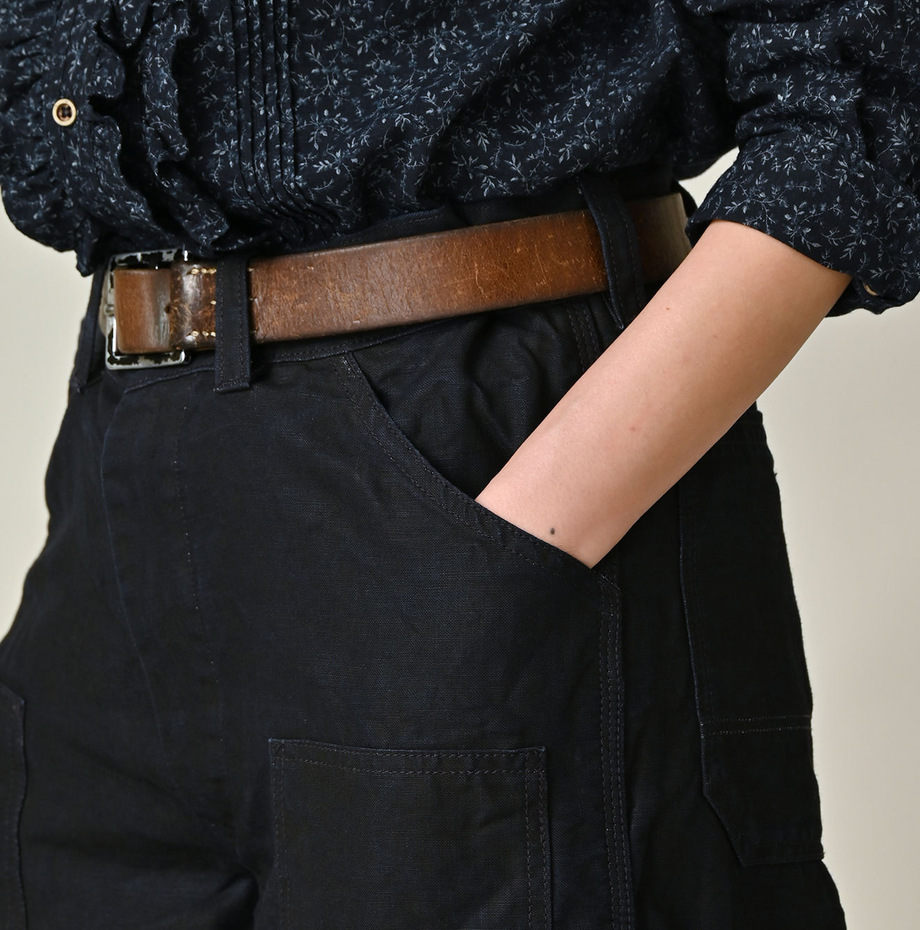 Indigo Linen Herringbone 908 Painter Pants Detail