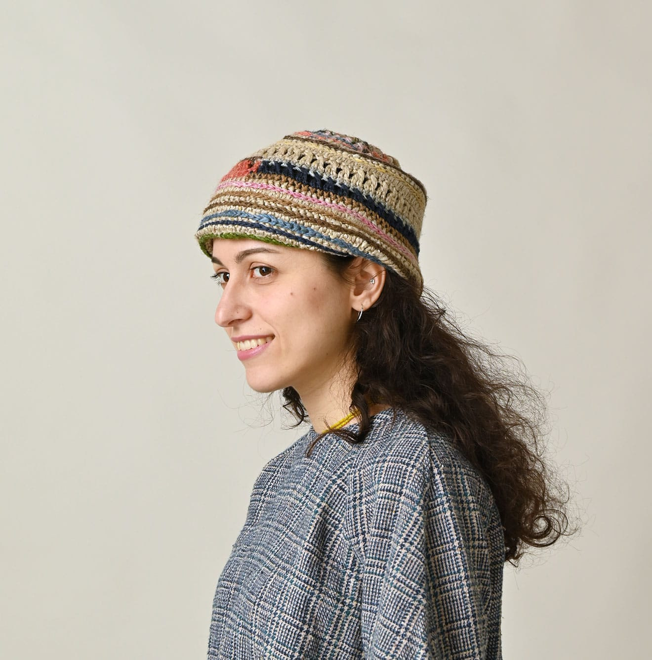 Linen Rug Knitted Cap Female Model
