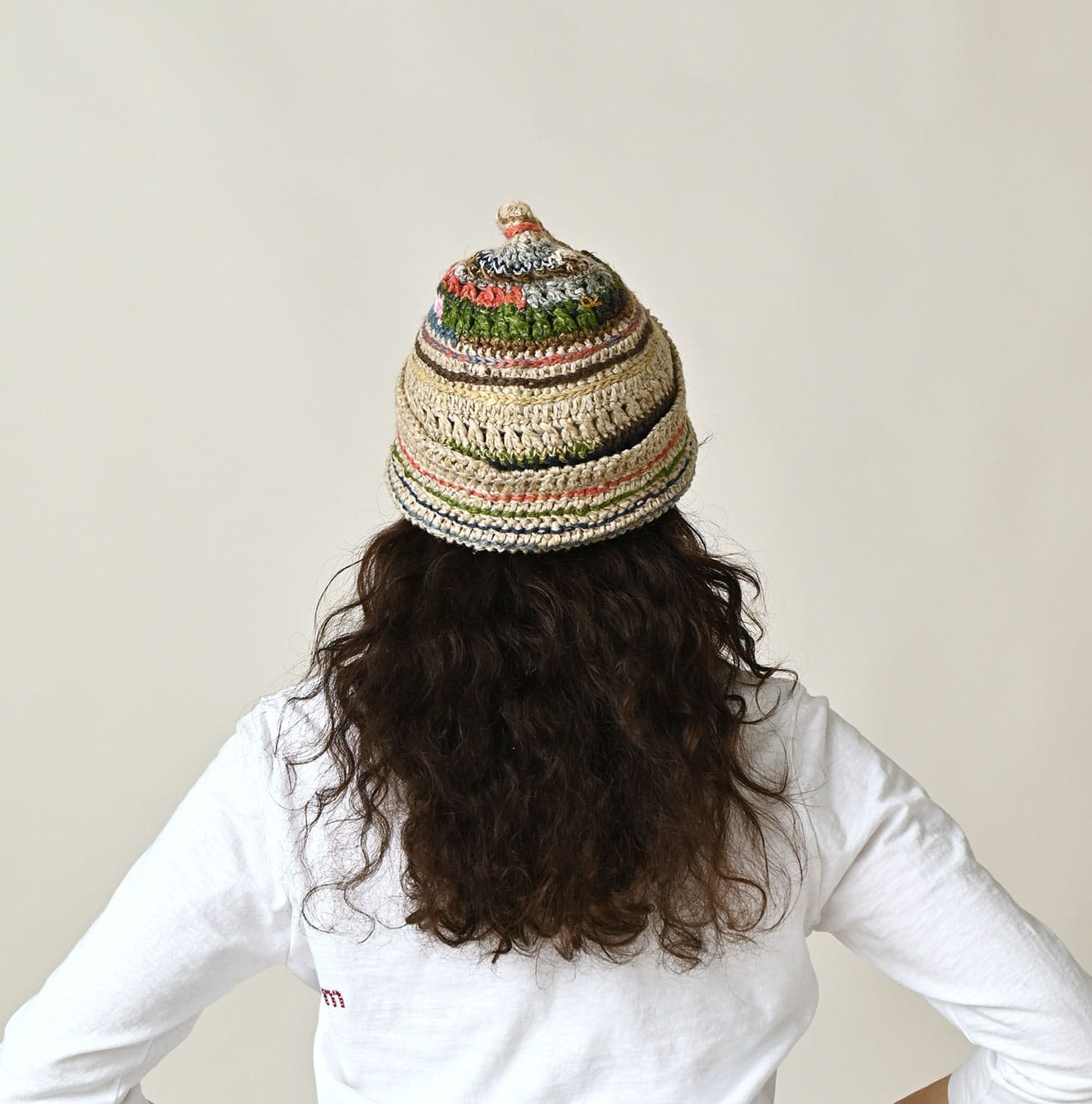 Linen Rug Knitted Cap Female Model