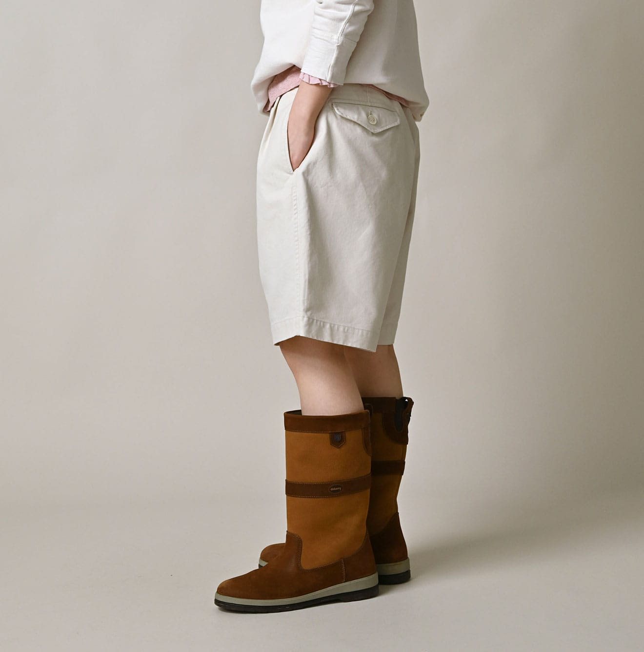 High Density Duck 908 Peg Short Pants Female Model