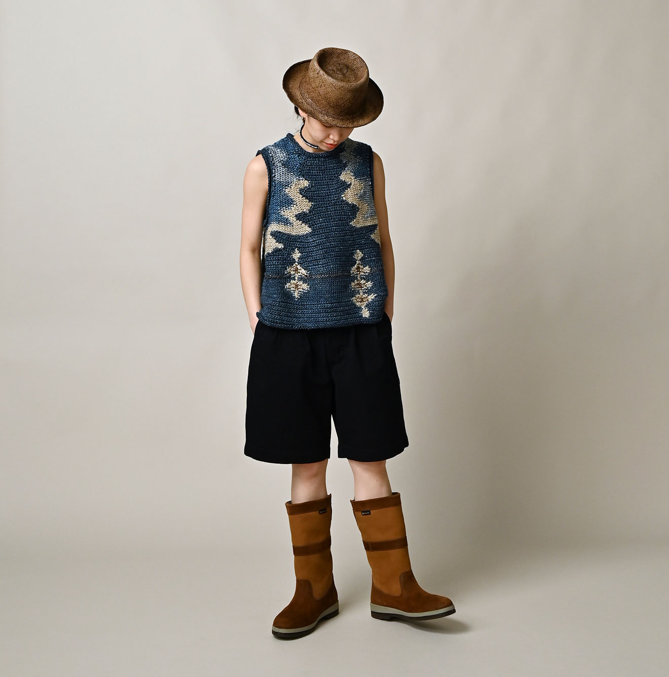 Indigo High Density Duck 908 Peg Short Pants Female Model