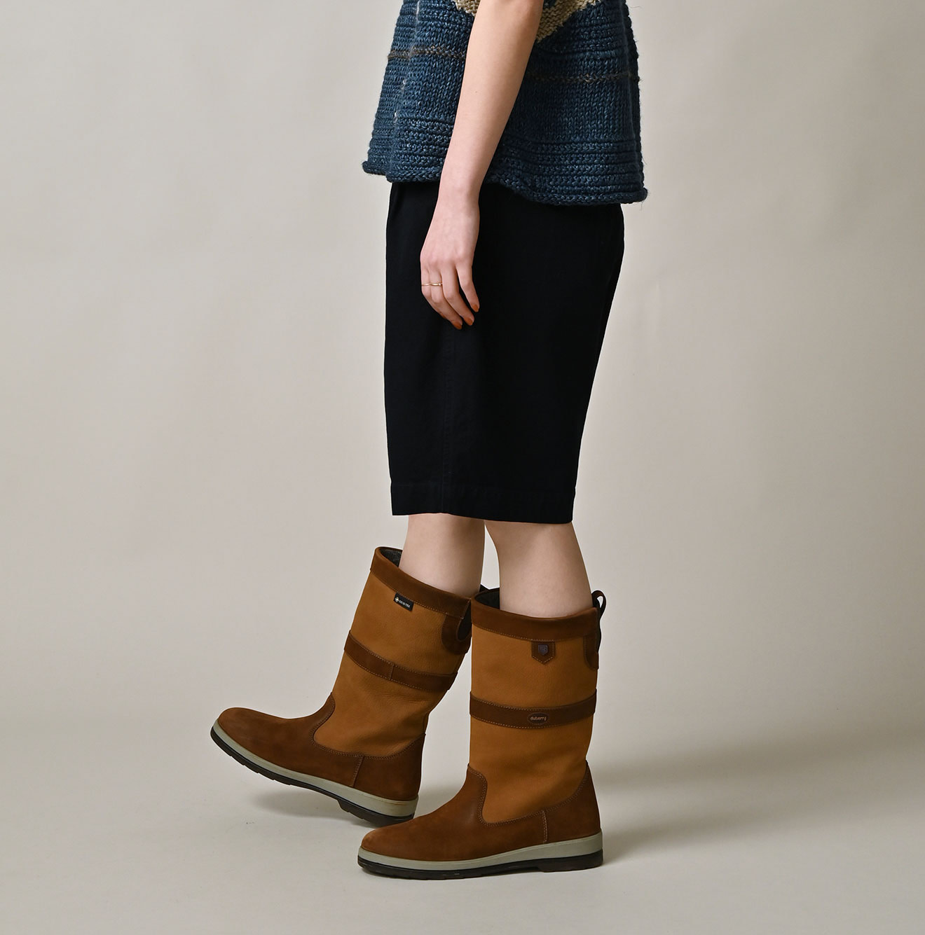 Indigo High Density Duck 908 Peg Short Pants Female Model