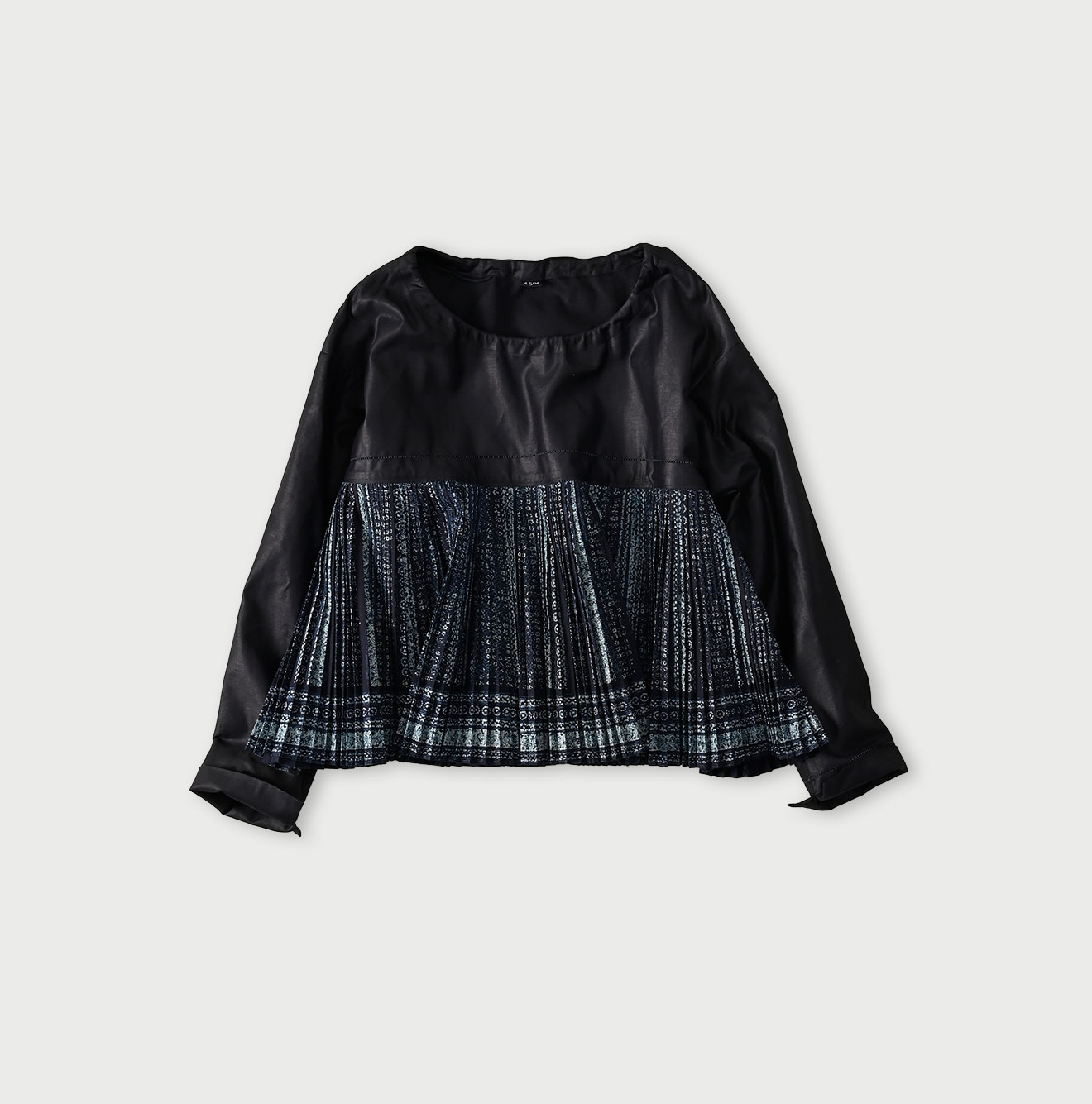 Indigo Discharge Print Aoi Sarasa Print Satin x Pleats Blouse