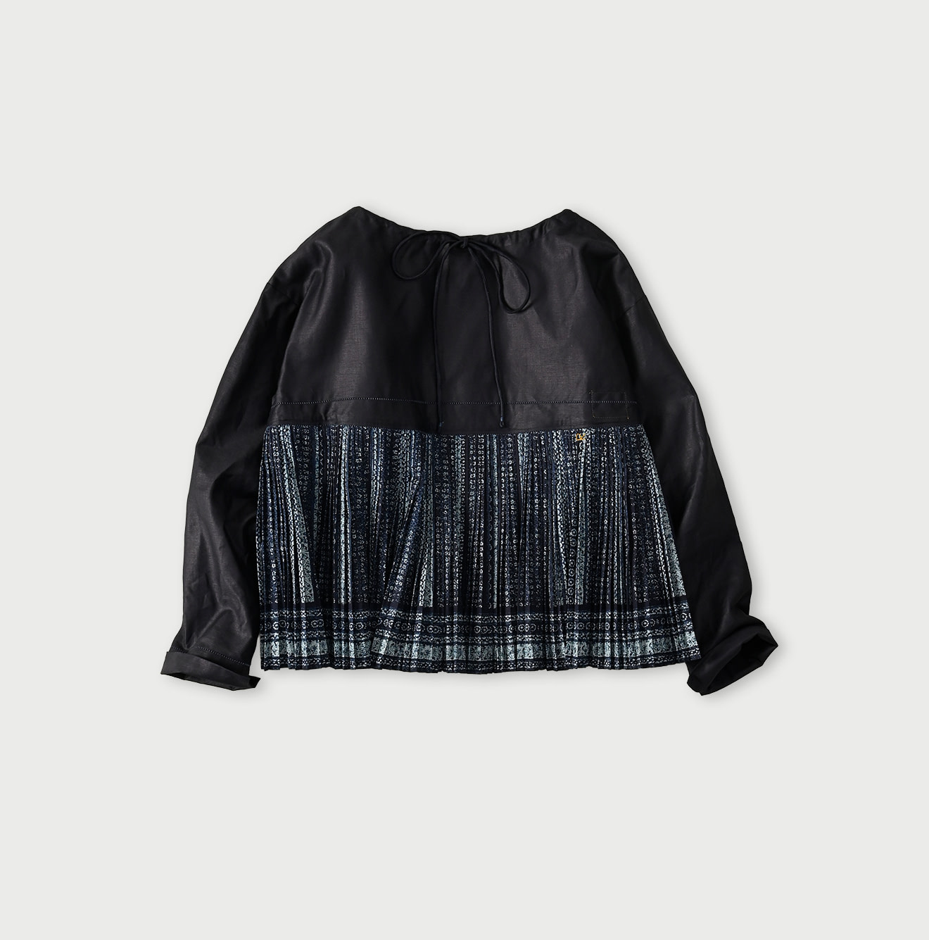 Indigo Discharge Print Aoi Sarasa Print Satin x Pleats Blouse Back