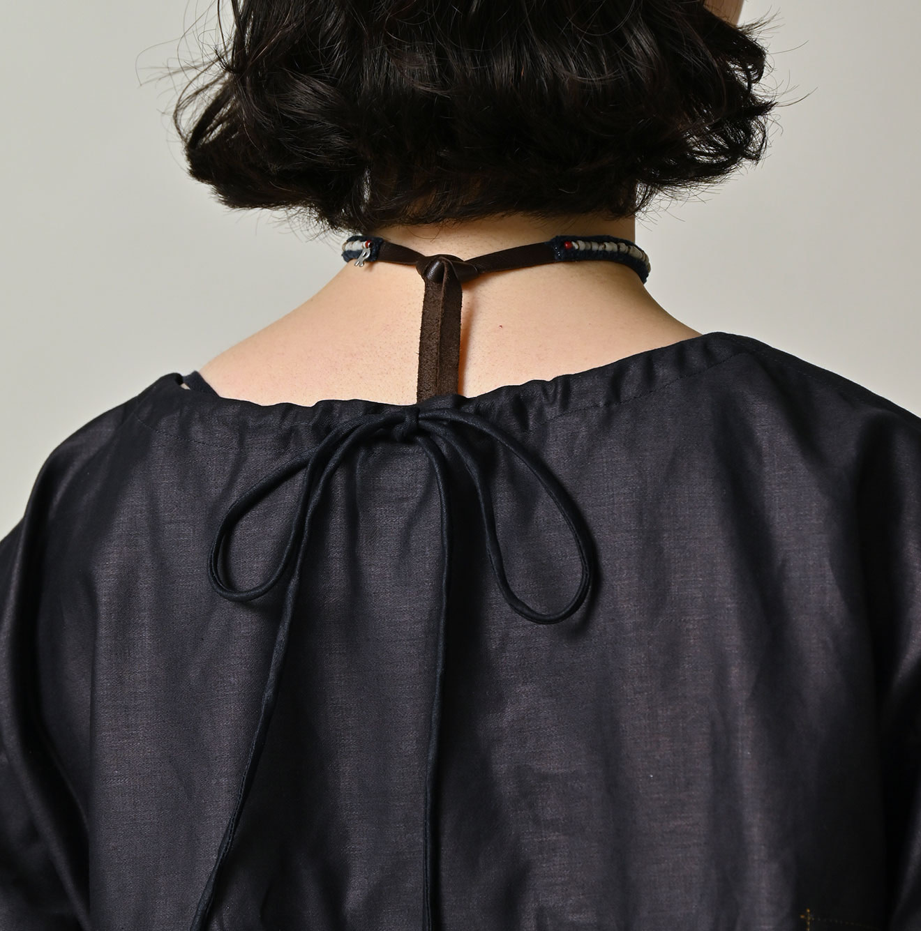 Indigo Discharge Print Aoi Sarasa Print Satin x Pleats Blouse Detail