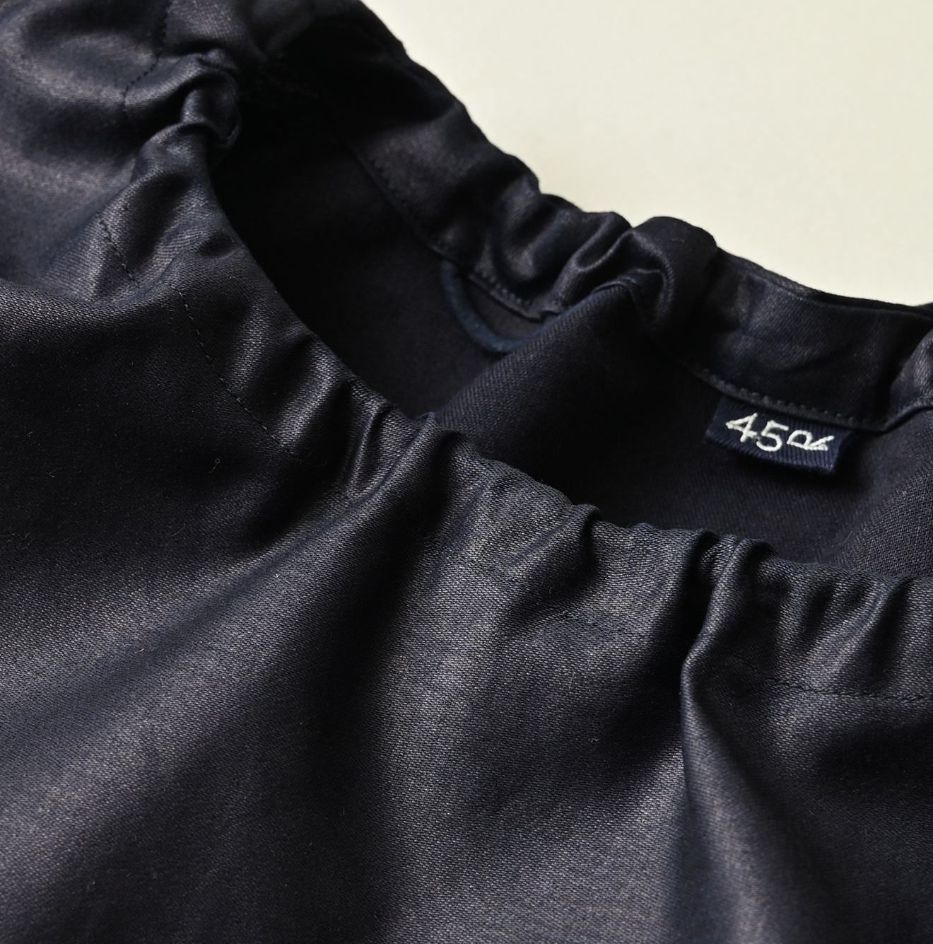 Indigo Discharge Print Aoi Sarasa Print Satin x Pleats Blouse Detail