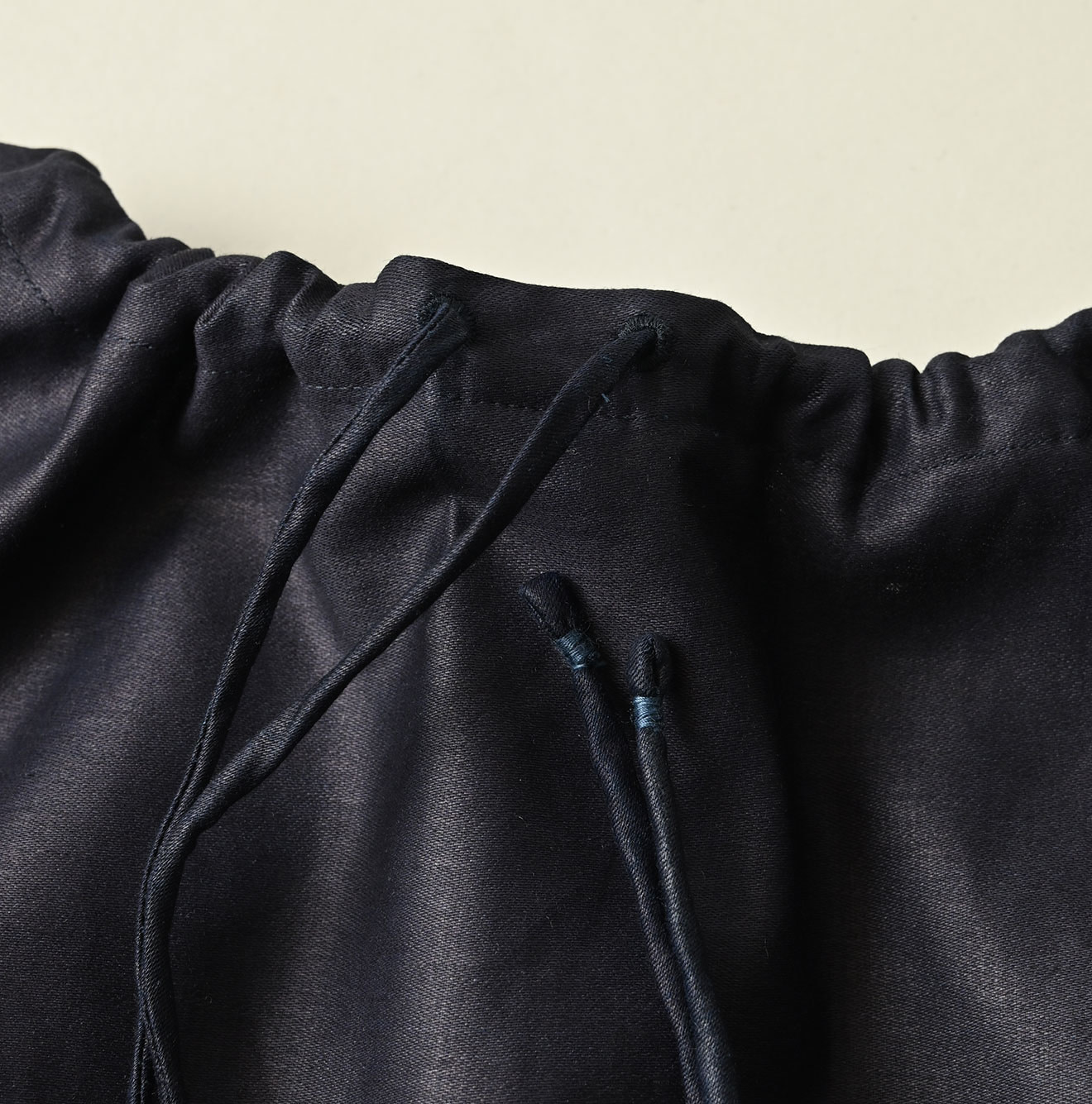 Indigo Discharge Print Aoi Sarasa Print Satin x Pleats Blouse Detail