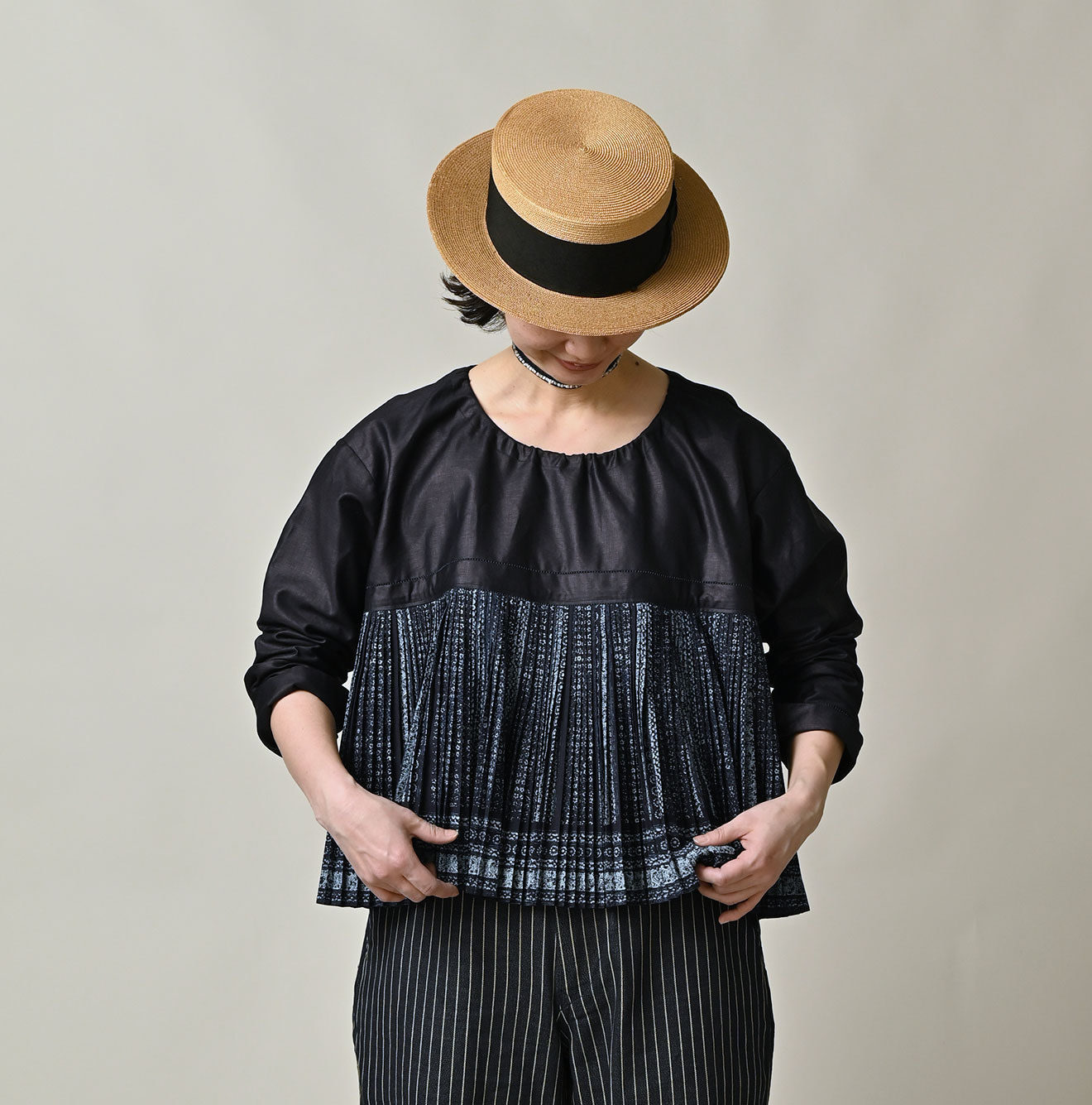 Indigo Discharge Print Aoi Sarasa Print Satin x Pleats Blouse Female Model