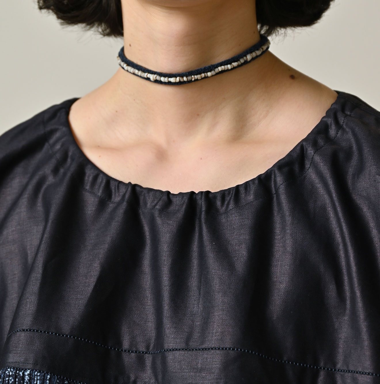 Indigo Discharge Print Aoi Sarasa Print Satin x Pleats Blouse Detail