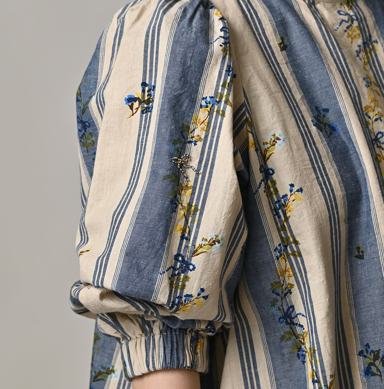 Indian Khadi OX SAIJIKI Poyon Puff Blouse Detail