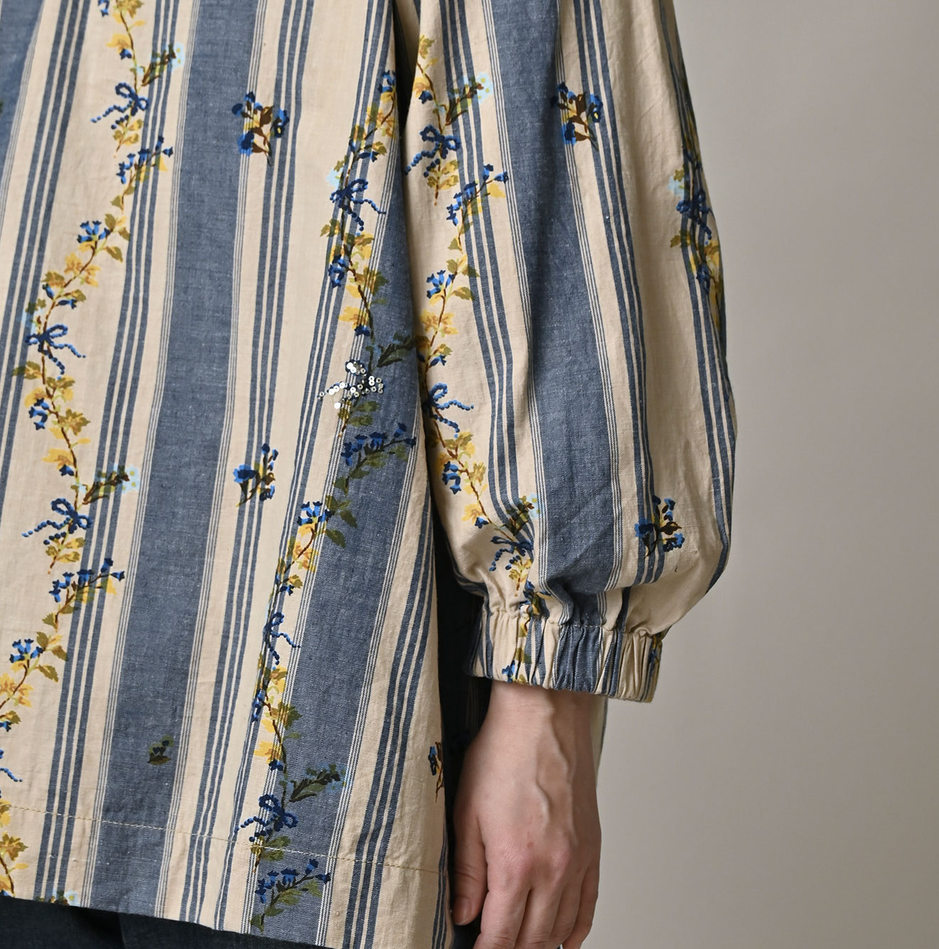 Indian Khadi OX SAIJIKI Poyon Puff Blouse Detail