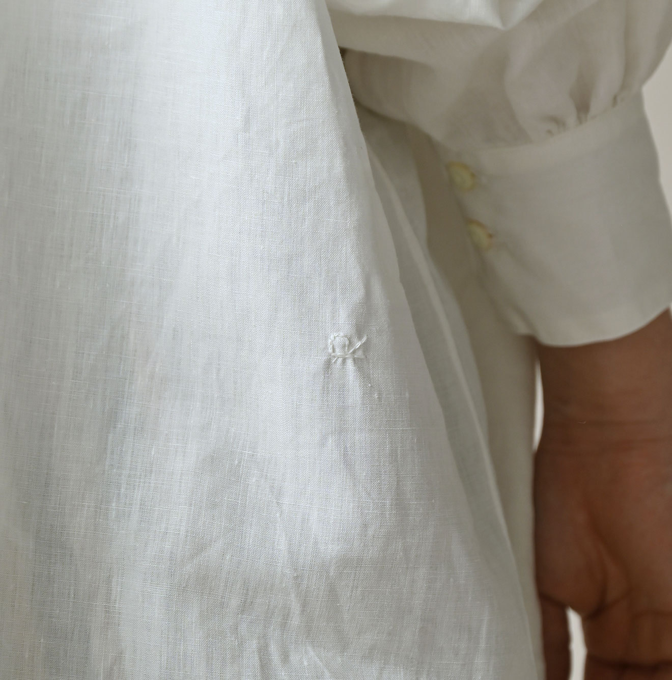60 Linen Smock Shirt Detail