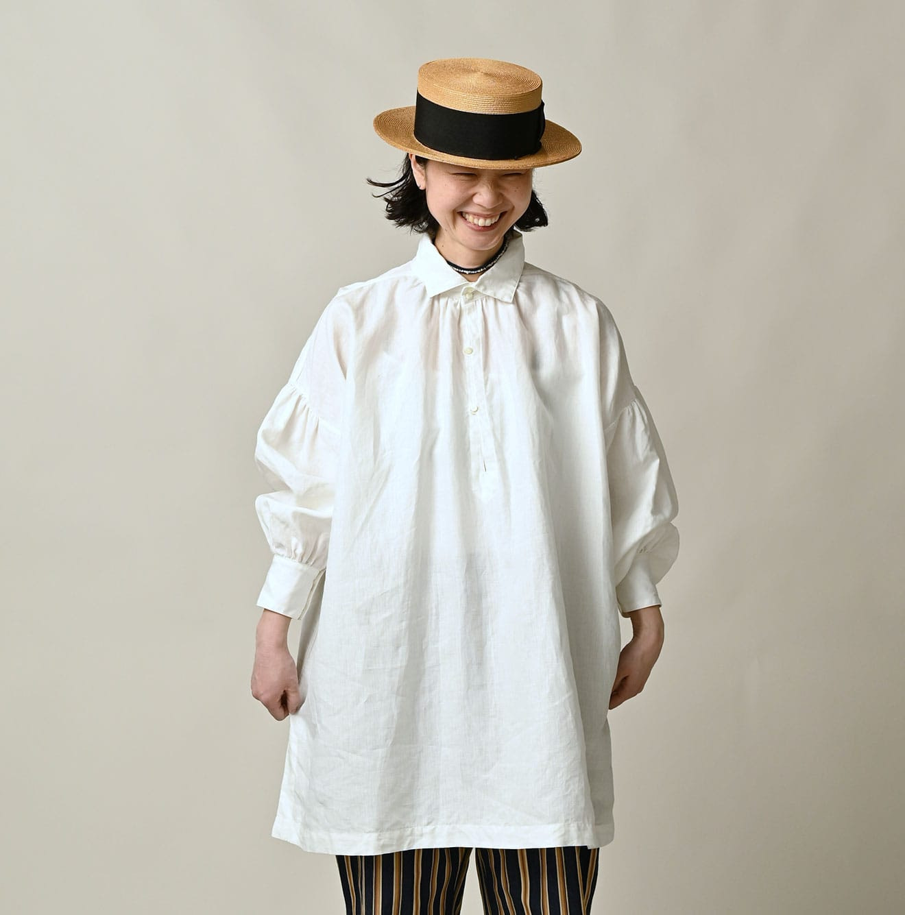 60 Linen Smock Shirt Female Model