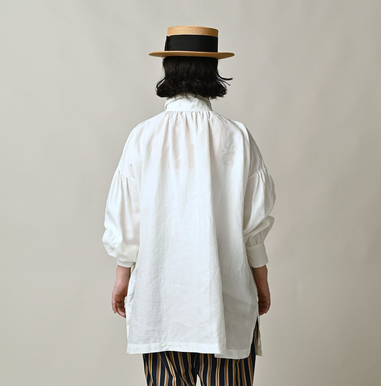 60 Linen Smock Shirt Female Model