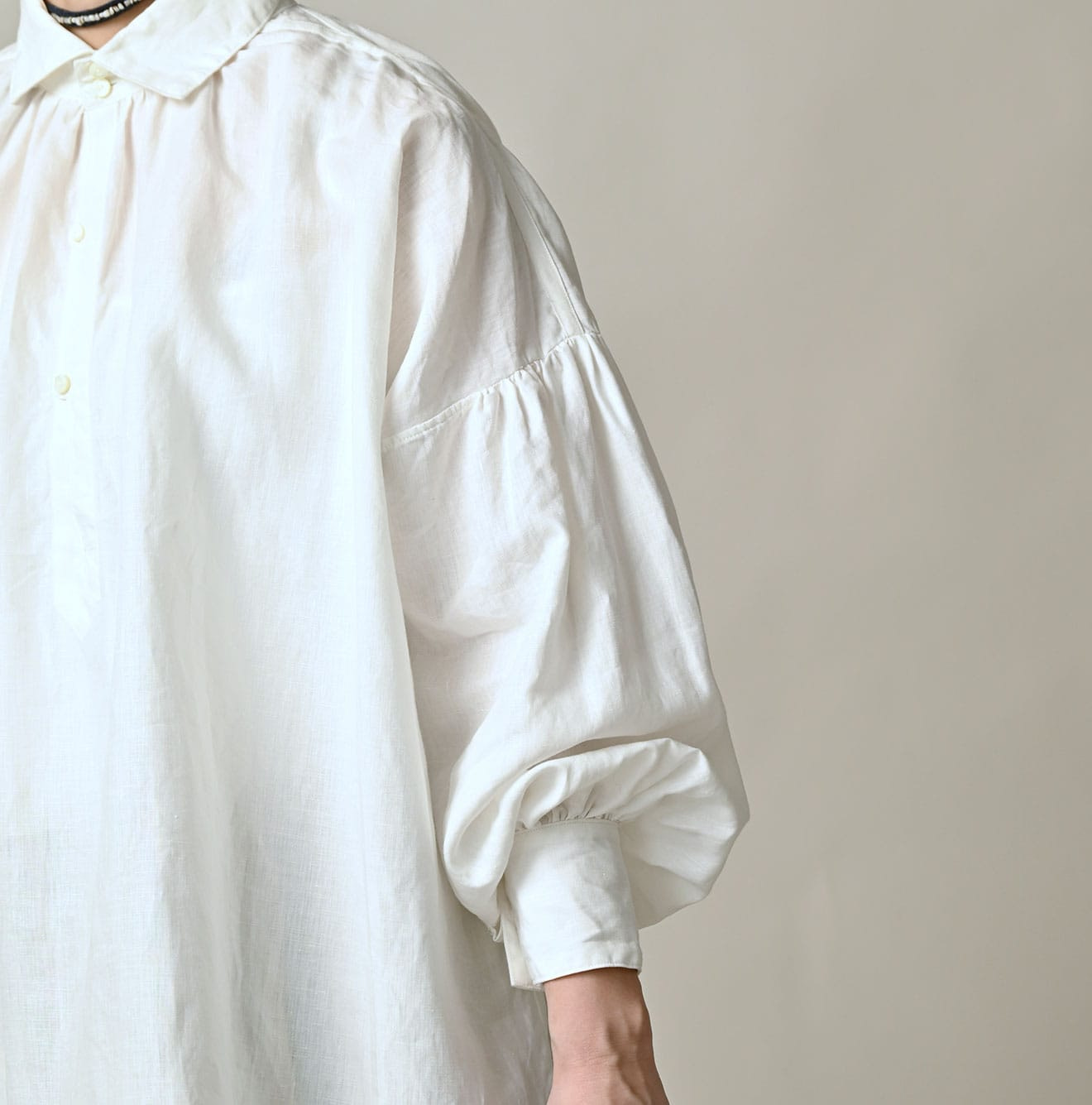 60 Linen Smock Shirt Detail