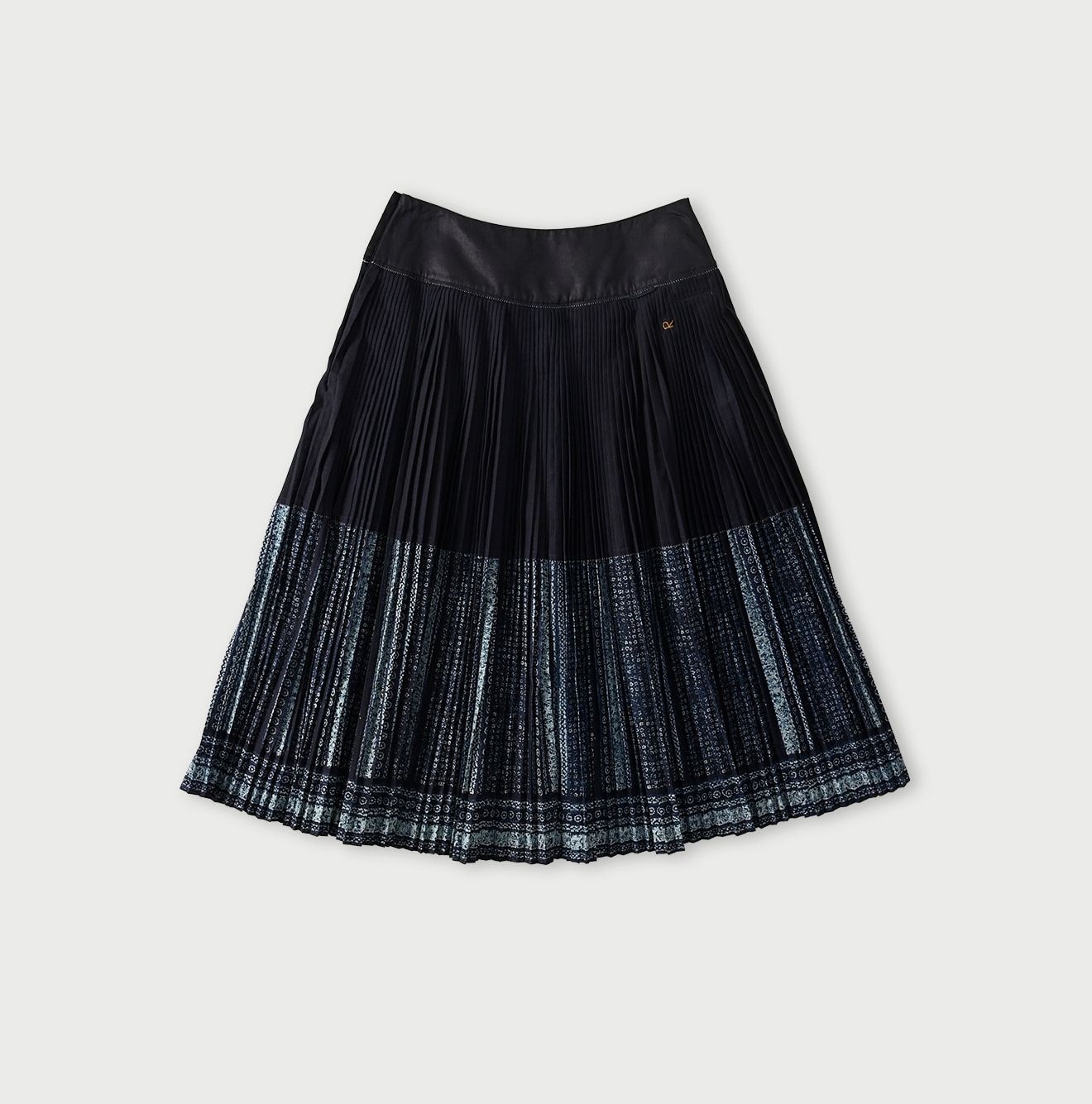 Indigo Discharge Print Aoi Sarasa Print Satin x Pleated Skirt Back