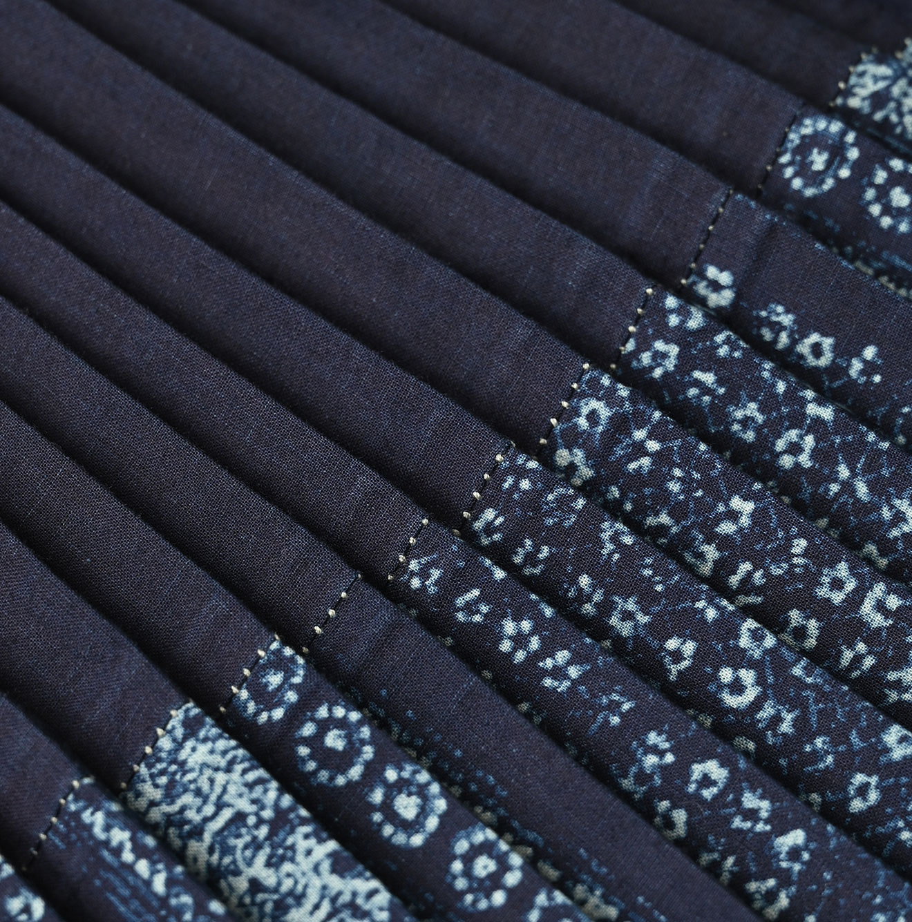 Indigo Discharge Print Aoi Sarasa Print Satin x Pleated Skirt Detail