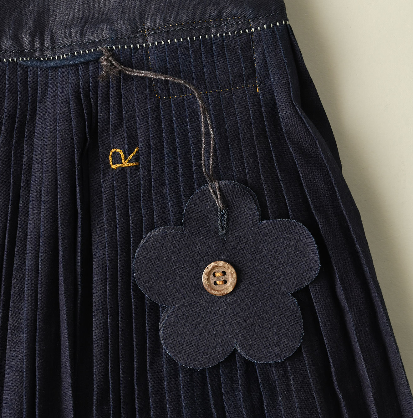 Indigo Discharge Print Aoi Sarasa Print Satin x Pleated Skirt Detail