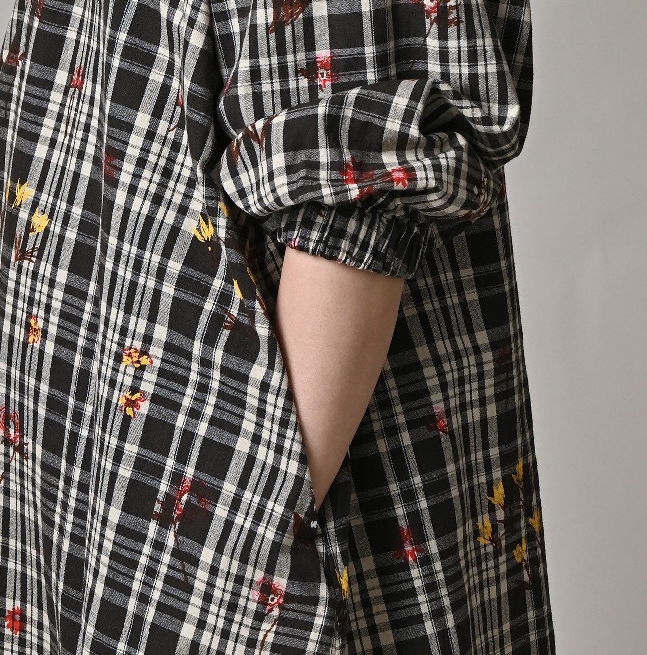 Indian Khadi OX SAIJIKI Poyon Puff Dress Detail