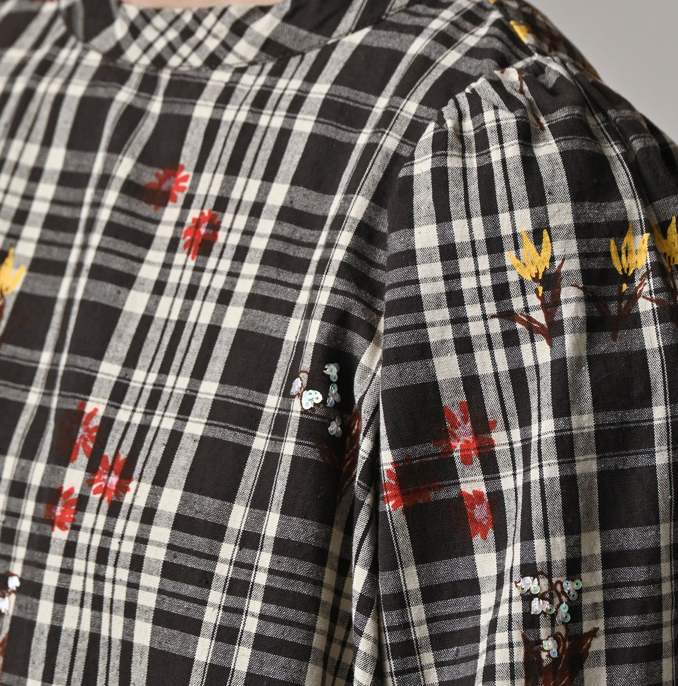 Indian Khadi OX SAIJIKI Poyon Puff Dress Detail