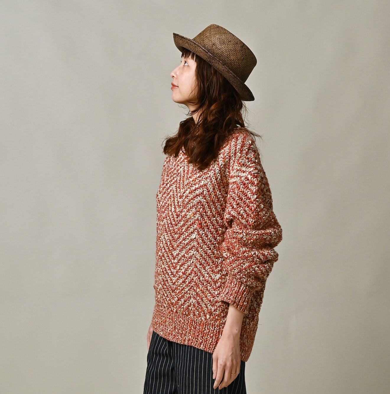 Linen Herringbone 908 Sweater Female Model