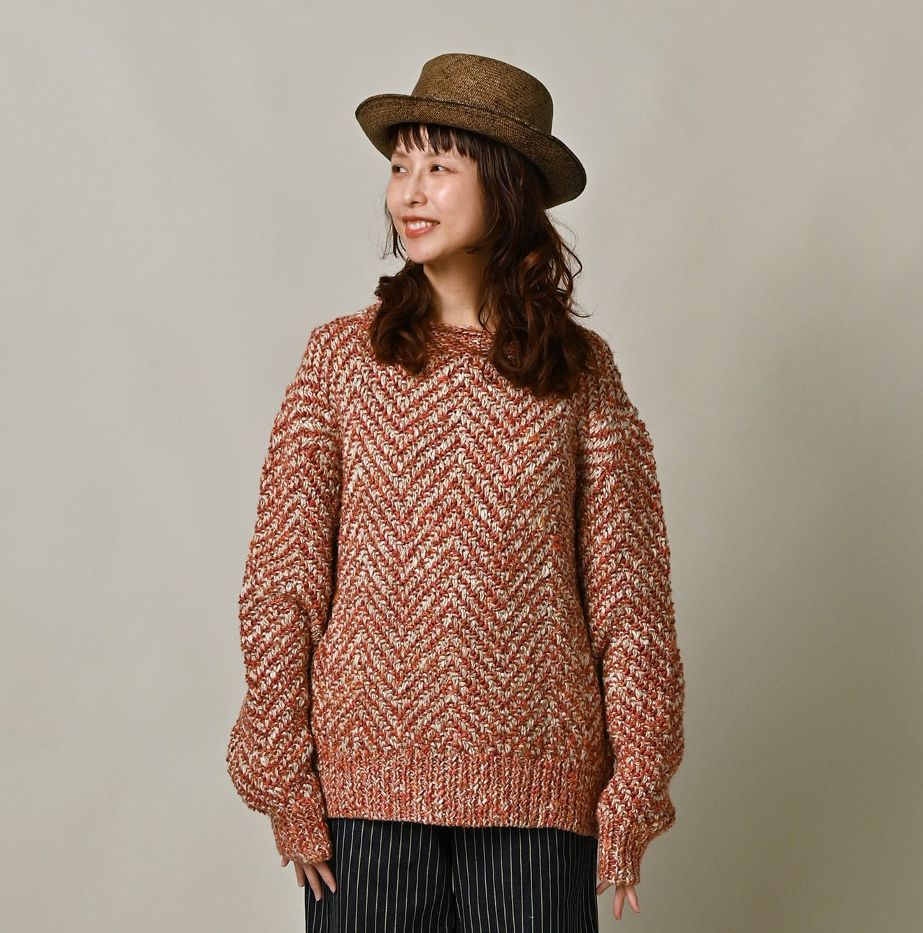 Linen Herringbone 908 Sweater Female Model