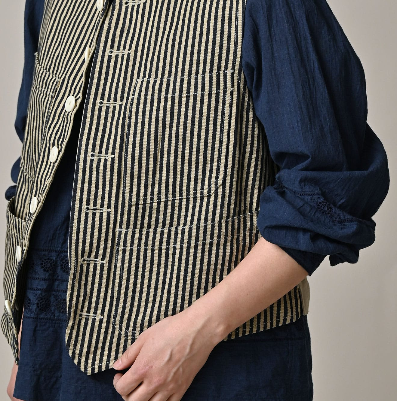 78 Satin Hickory Nou Detail