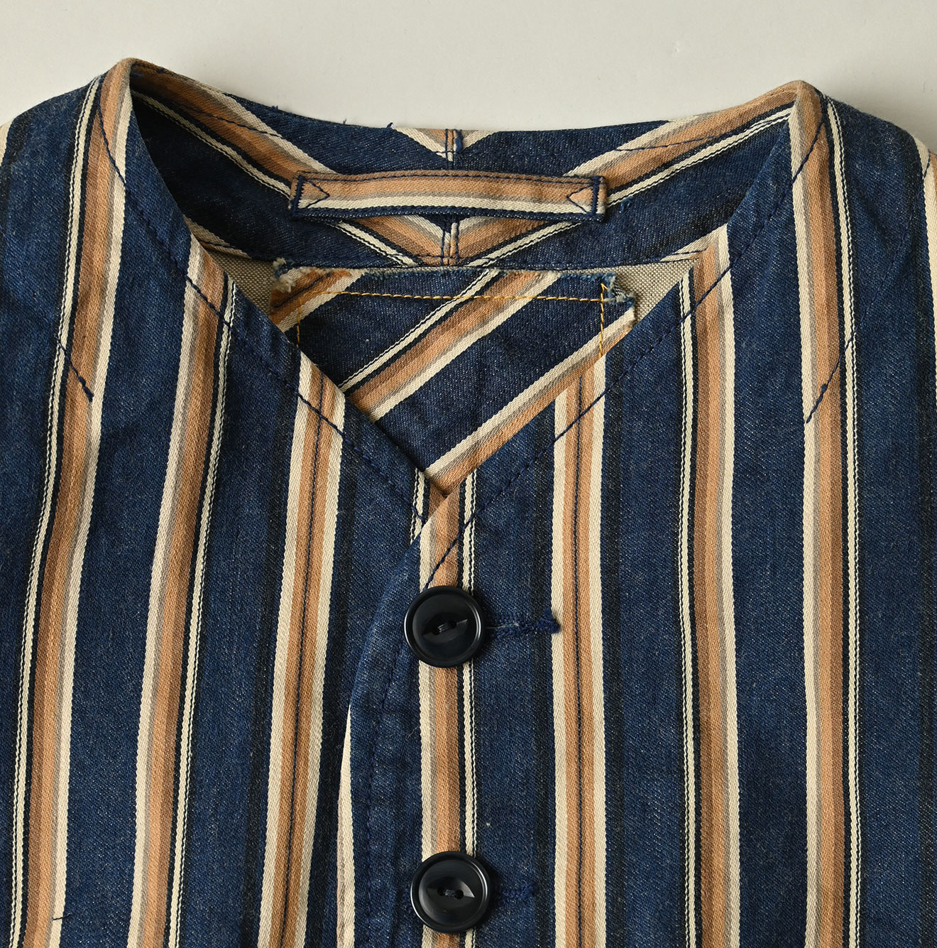 78 Satin Hickory Nou Detail