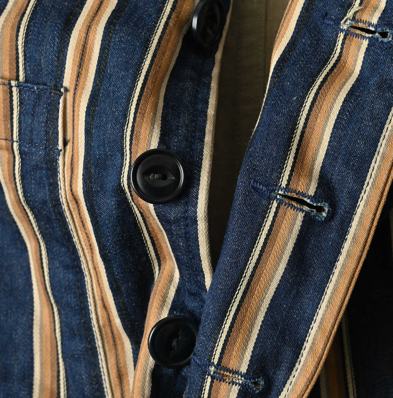 78 Satin Hickory Nou Detail