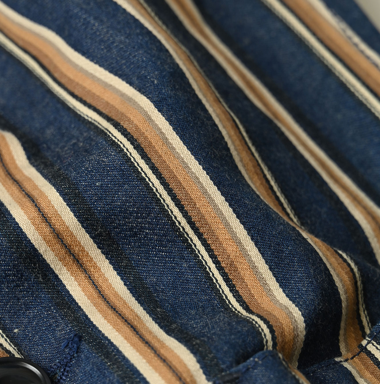 78 Satin Hickory Nou Detail