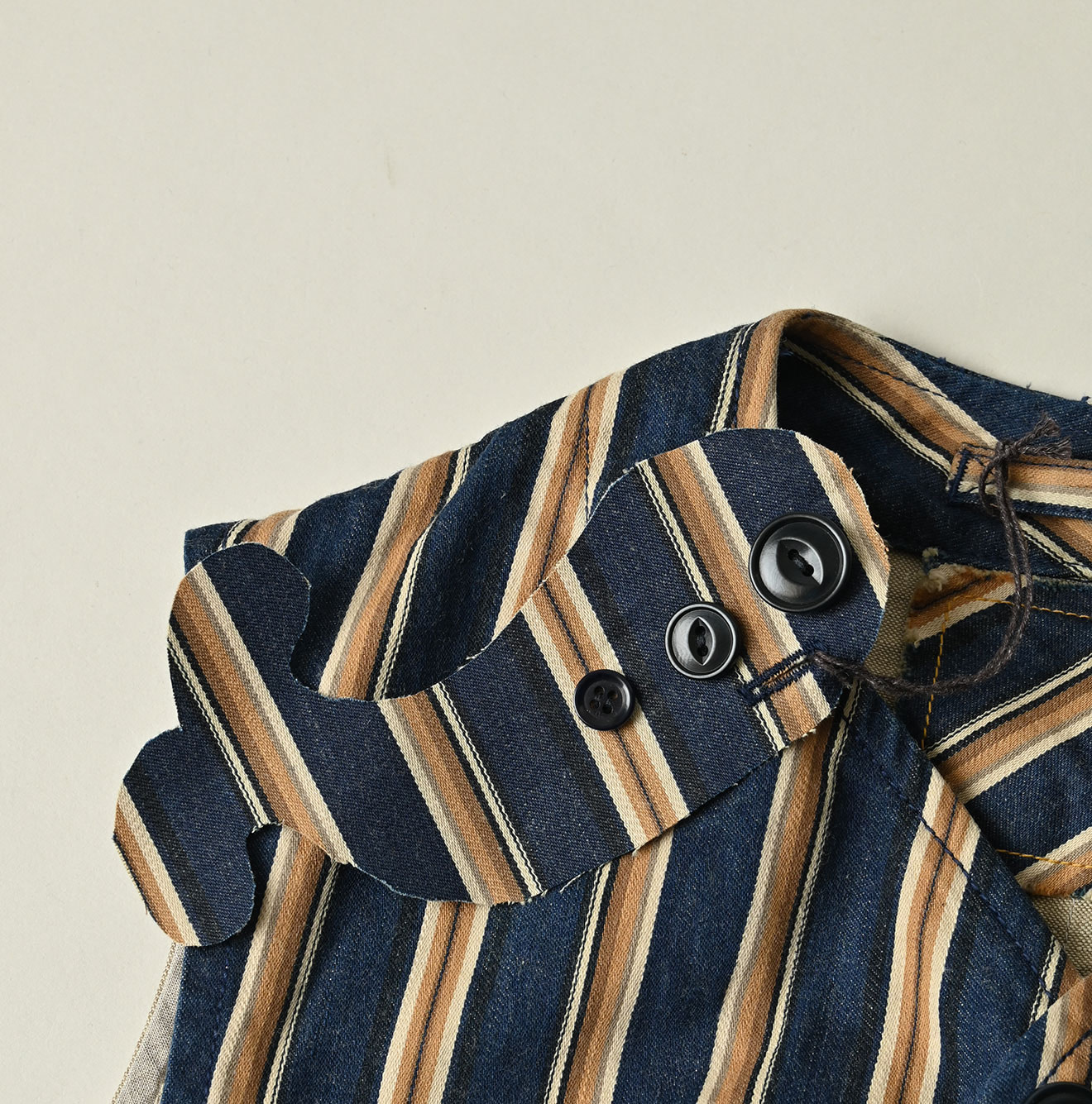 78 Satin Hickory Nou Detail