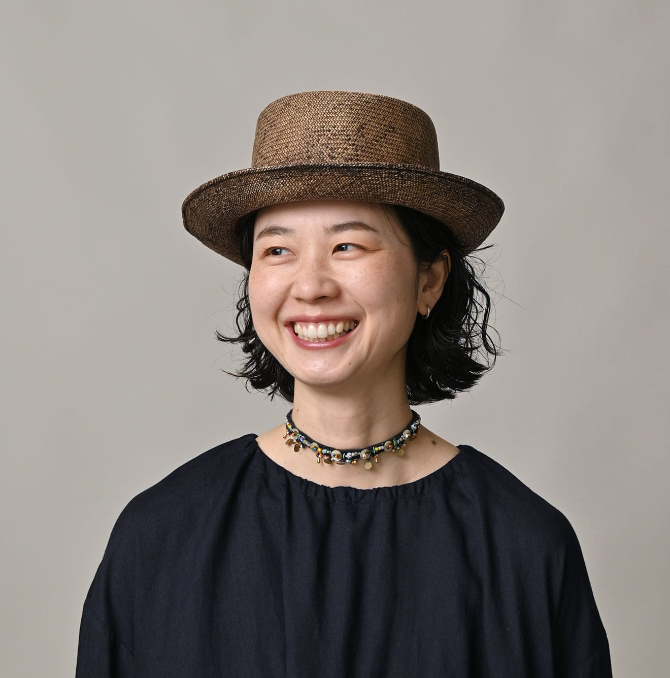 Antique Beads Leather Choker Female Model