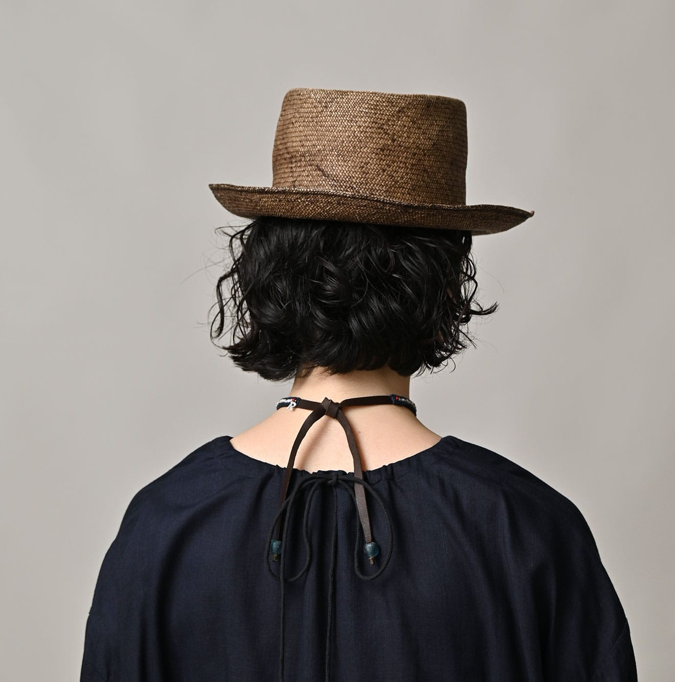 Antique Beads Leather Choker Female Model