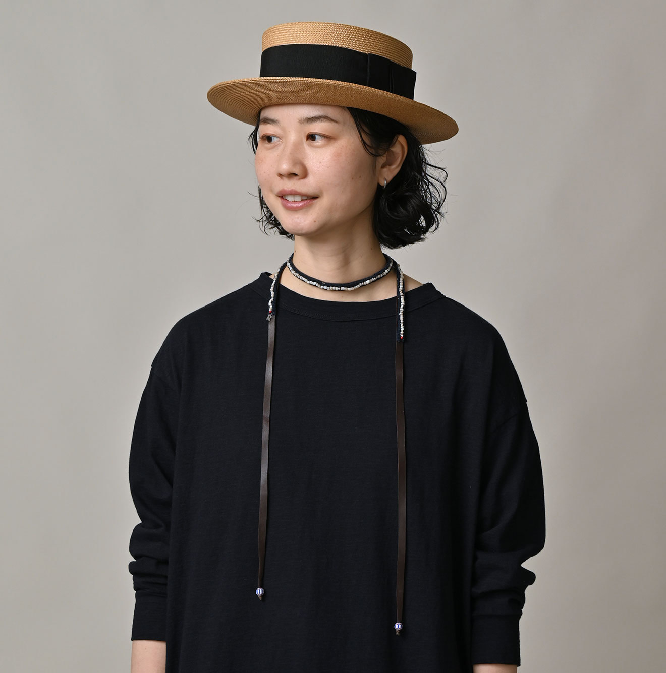 Antique Beads Leather Waist Tie Female Model
