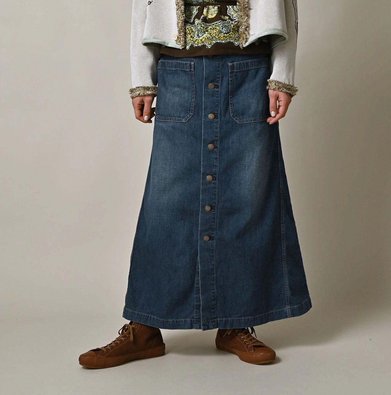 Mugihiko Denim Bell Skirt Zyu Female Model
