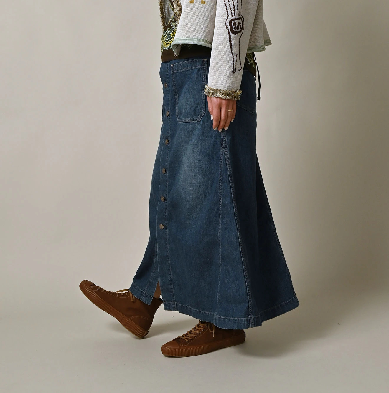 Mugihiko Denim Bell Skirt Zyu Female Model