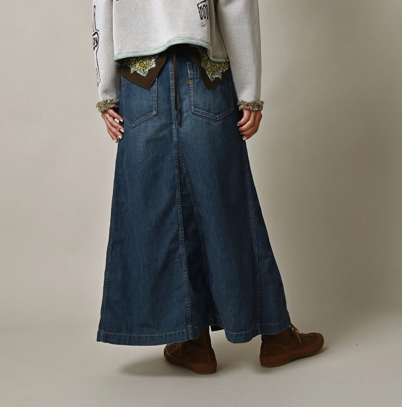 Mugihiko Denim Bell Skirt Zyu Female Model