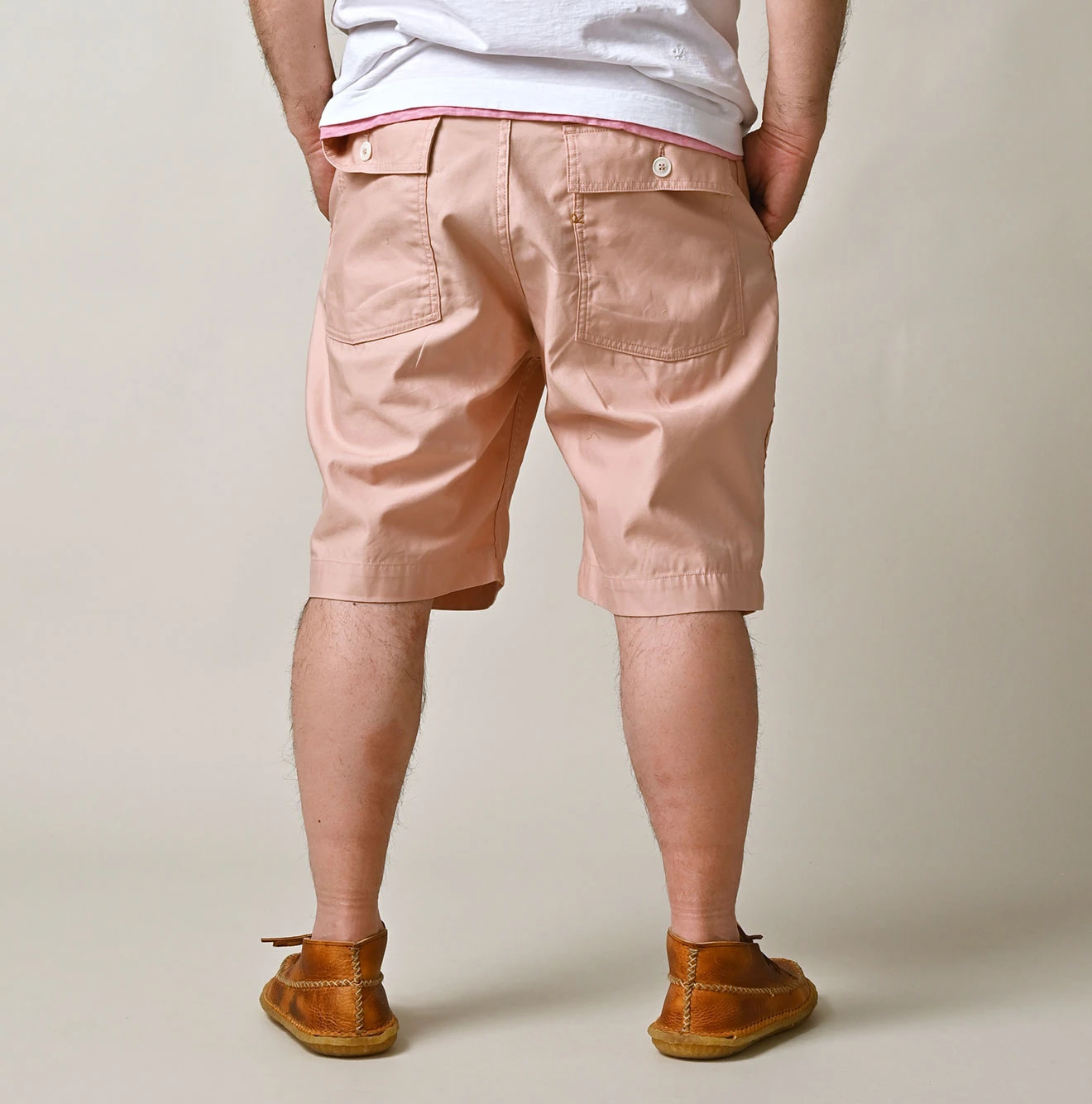 Thin Back Satin 908 Baker Short Pants Male Model