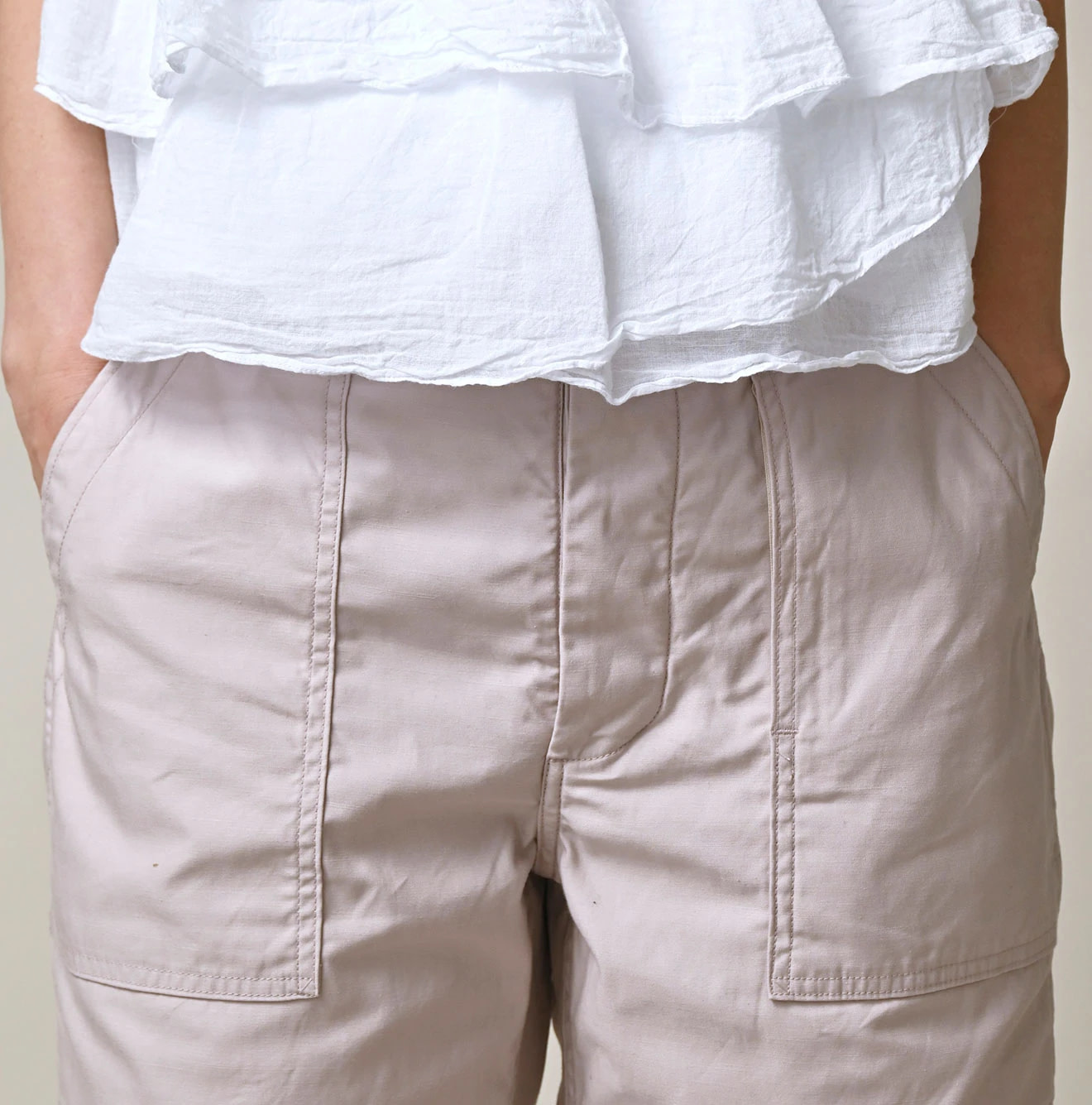 Thin Back Satin 908 Baker Short Pants Detail
