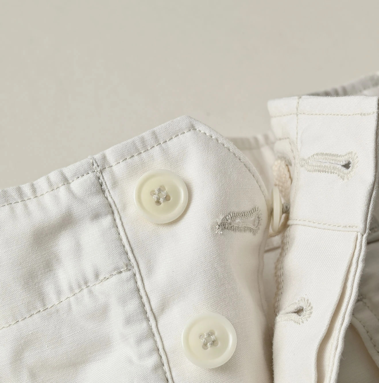 Thin Back Satin 908 Baker Short Pants Detail