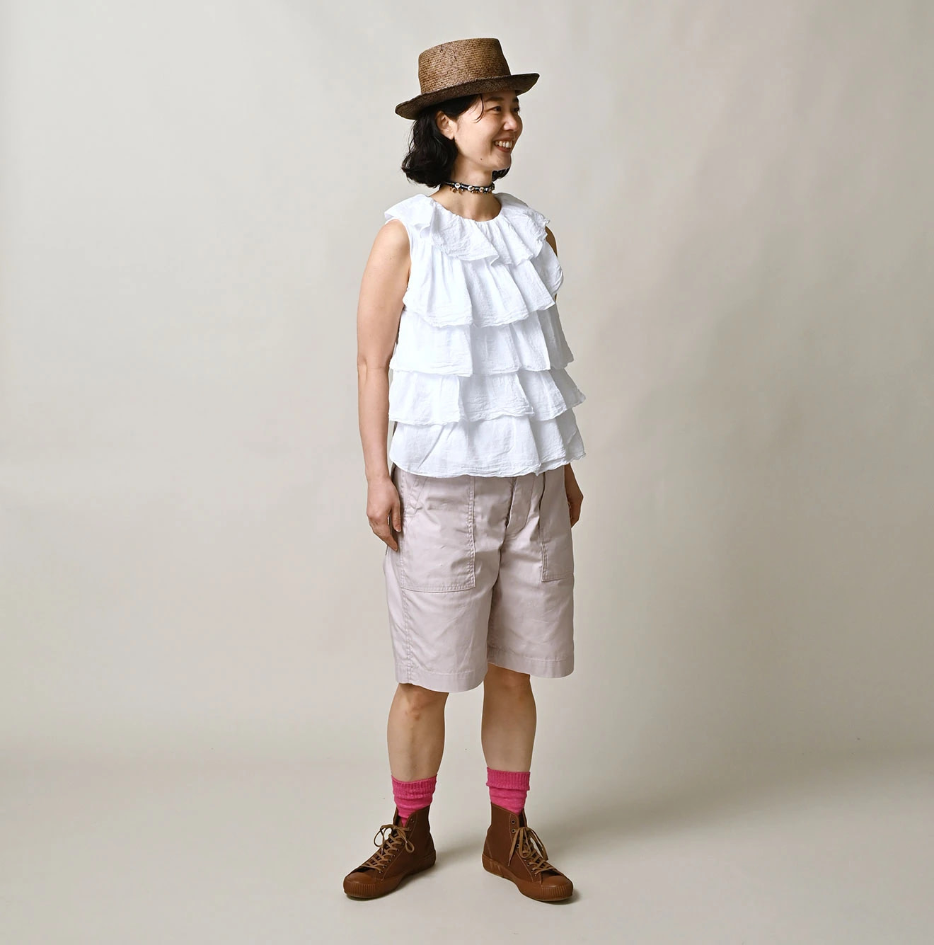 Thin Back Satin 908 Baker Short Pants Female Model