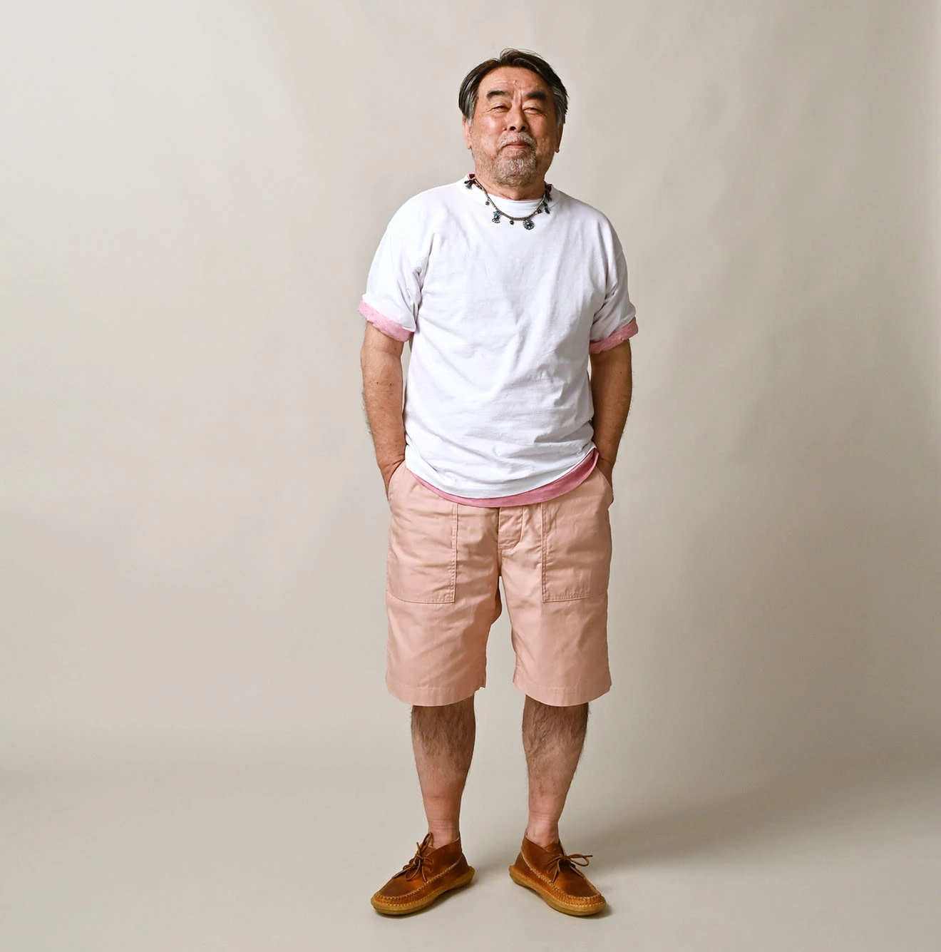 Thin Back Satin 908 Baker Short Pants Male Model