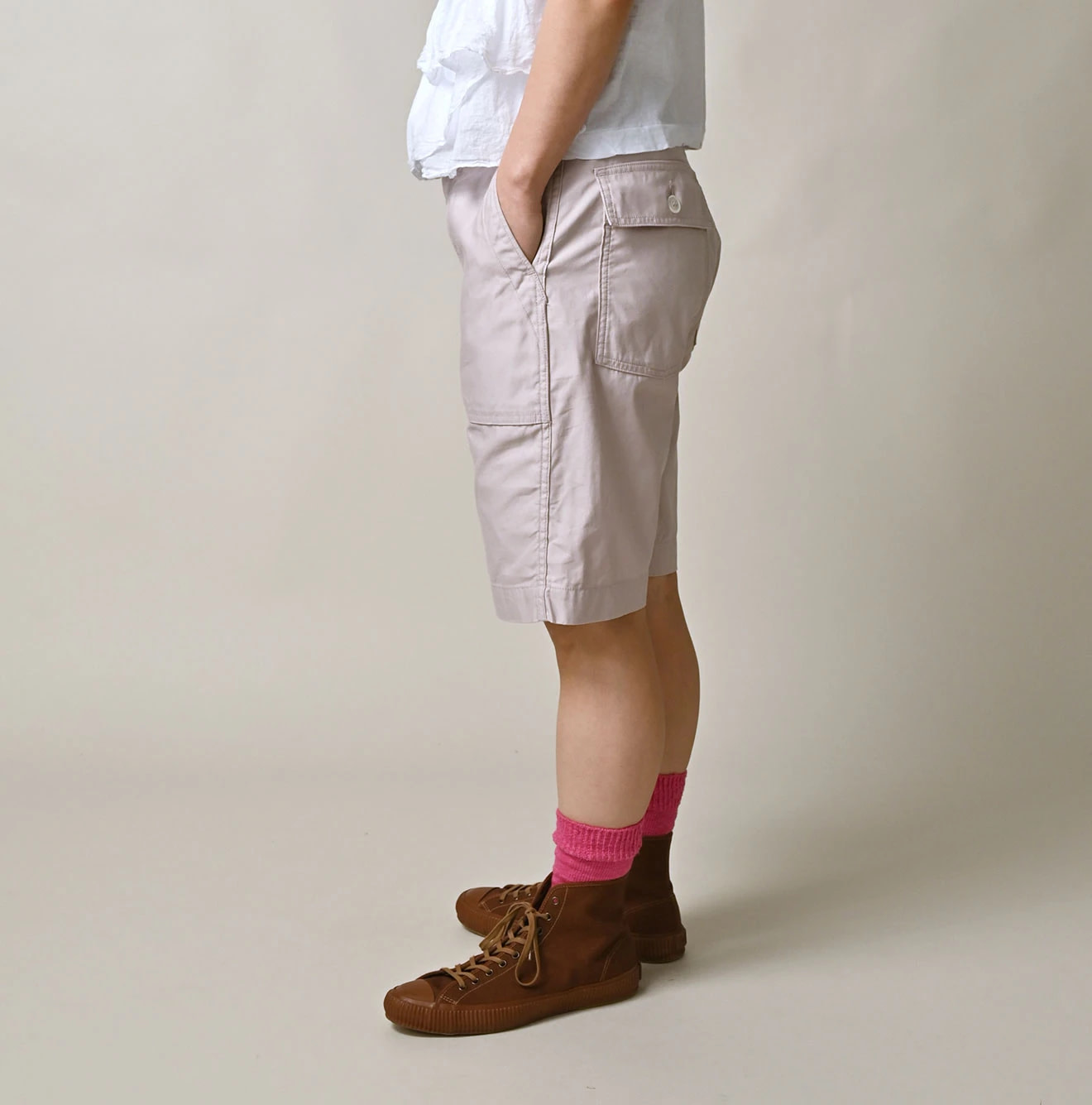 Thin Back Satin 908 Baker Short Pants Female Model