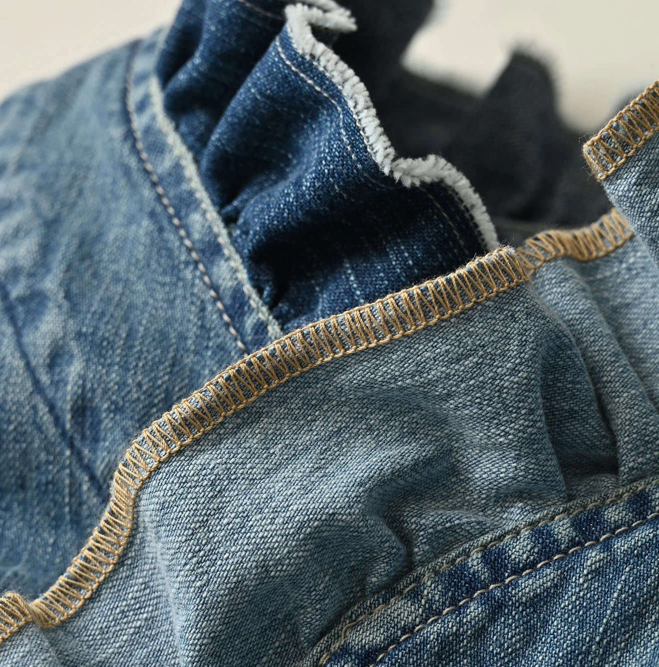 Mugihiko Frill Work Vest Zyu Detail