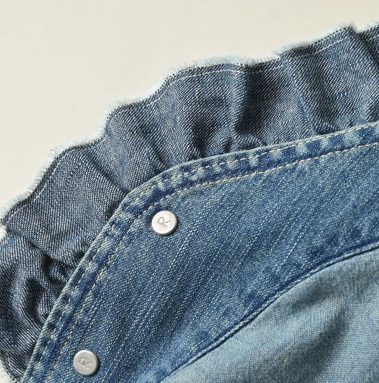 Mugihiko Frill Work Vest Zyu Detail