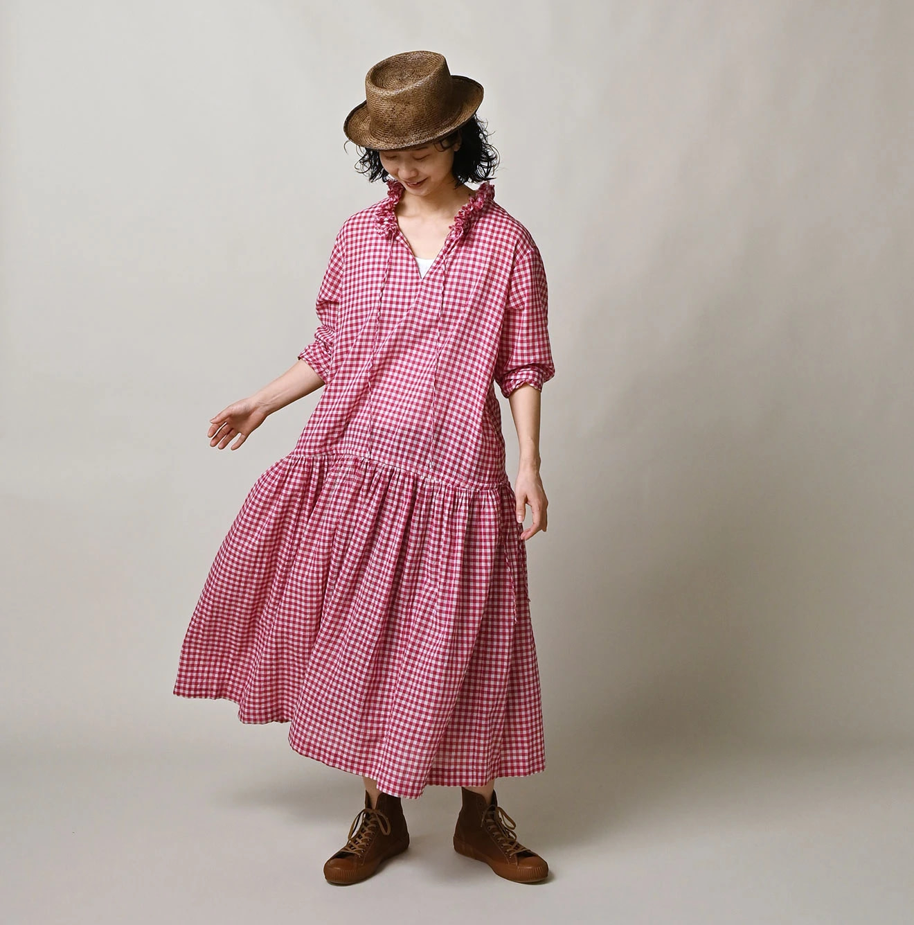 Gauze Gingham Frill Collar Dress Female Model