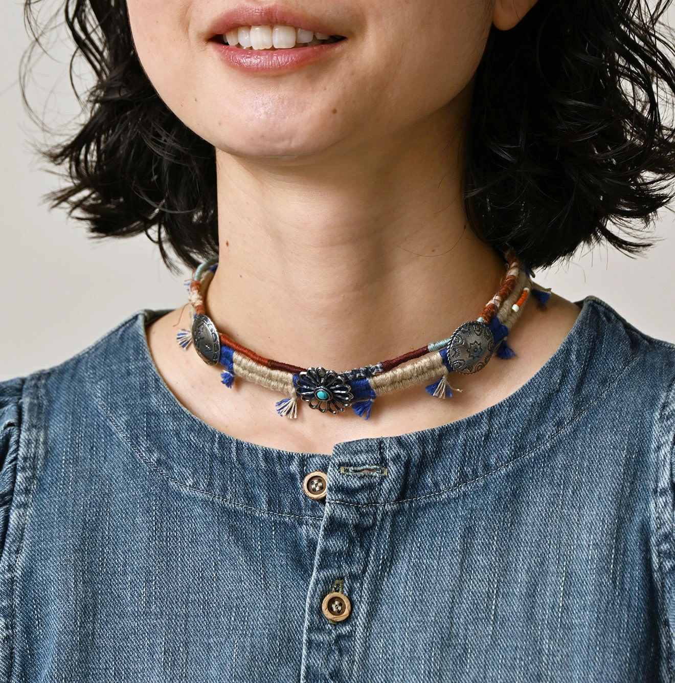 Kurukuru Hippie Choker Female Model