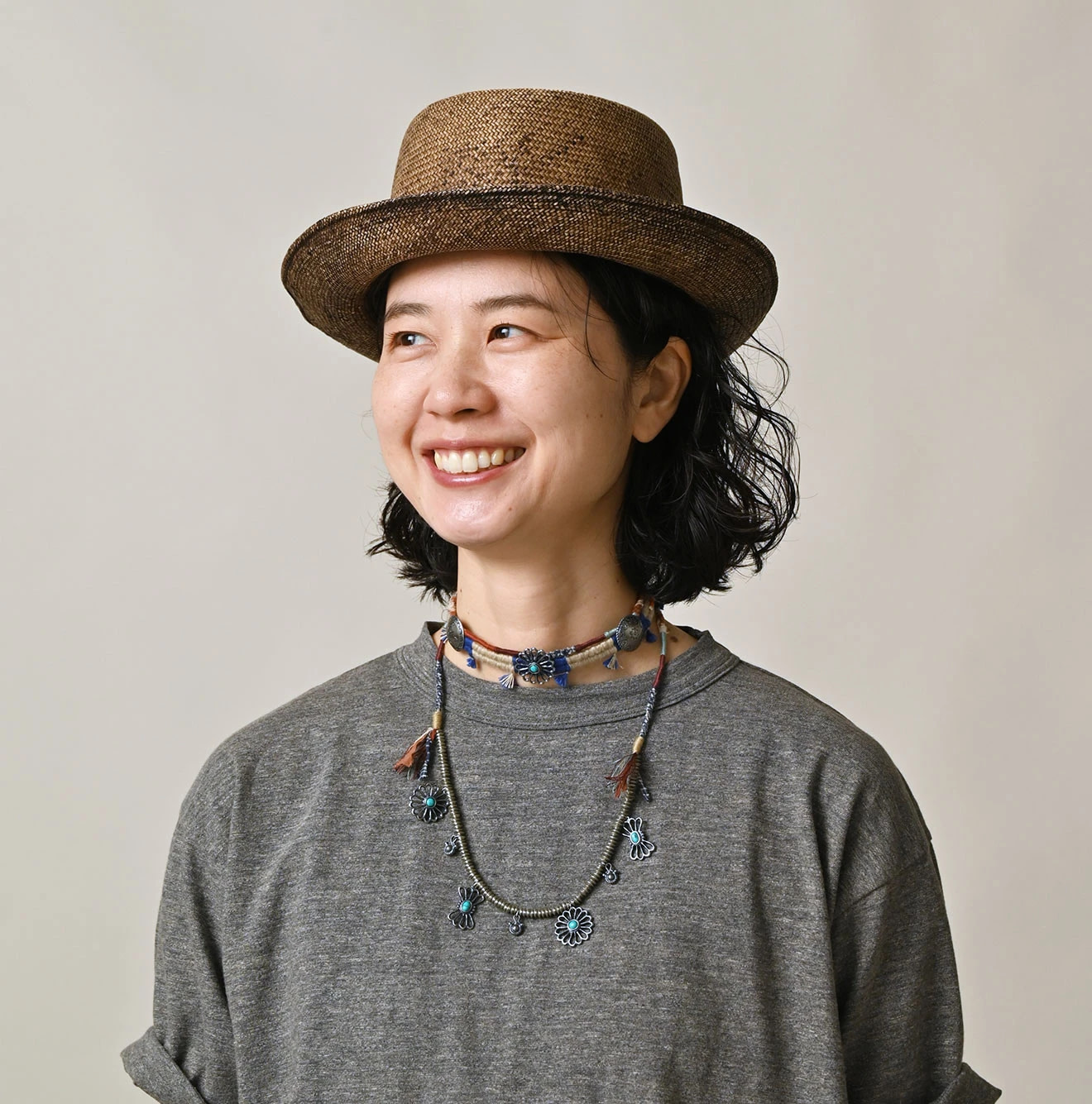 Kurukuru Hippie Choker Female Model