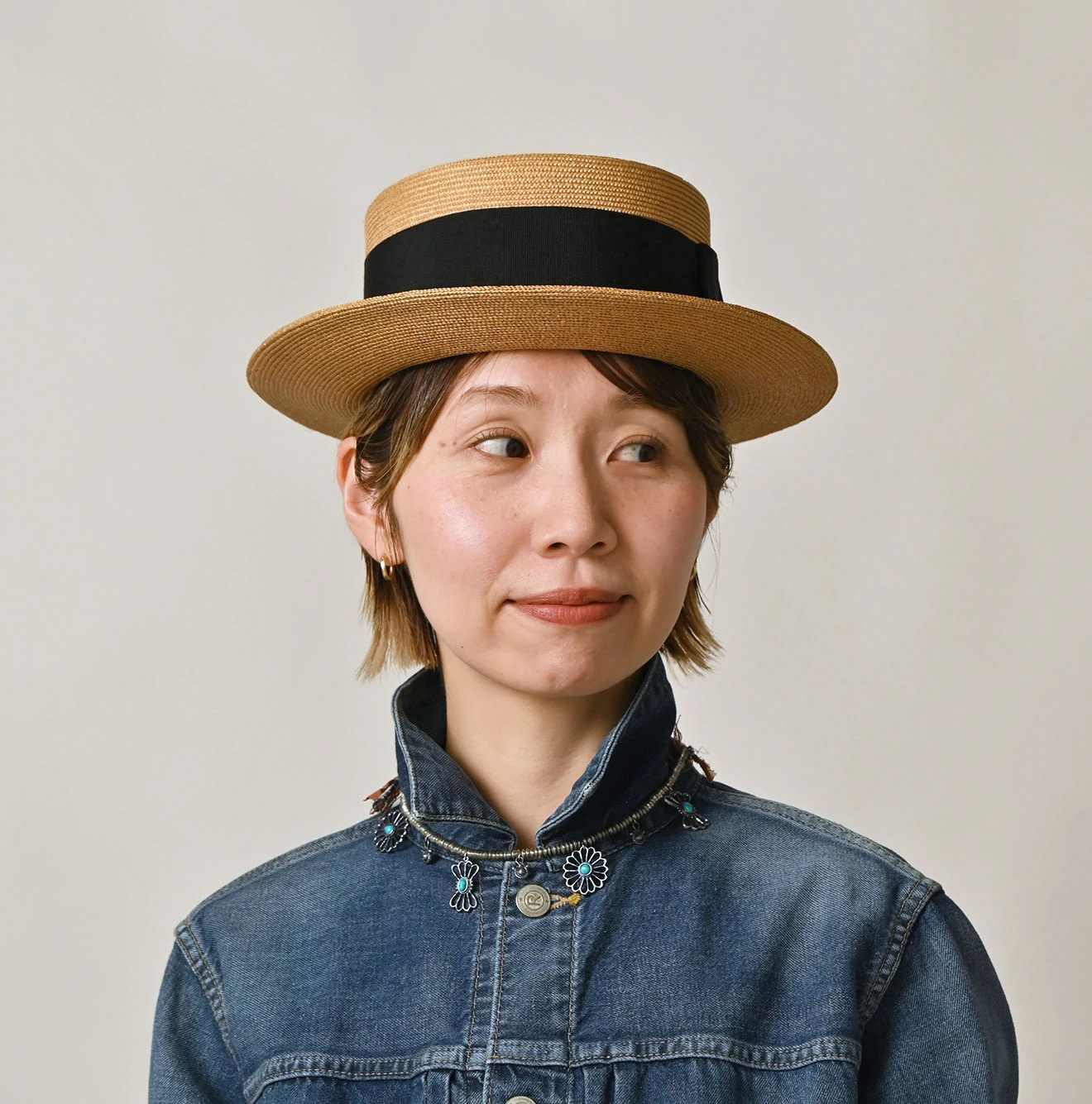 Kurukuru Hippie Necklace Female Model